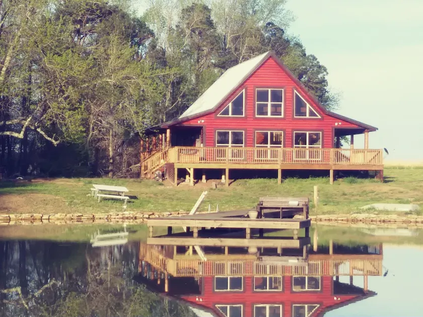 Private fishing pond with cabin and hot tub!! Perfect vacation spot. - Image 1