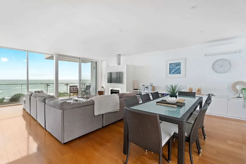 Luxury Esplanade Beach House - 2A Olivers Pde, Hayborough - Image 1