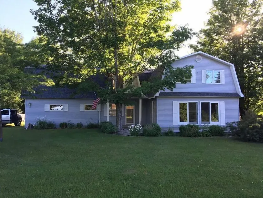 Lake Charlevoix Spacious Home Away From Home - Image 1