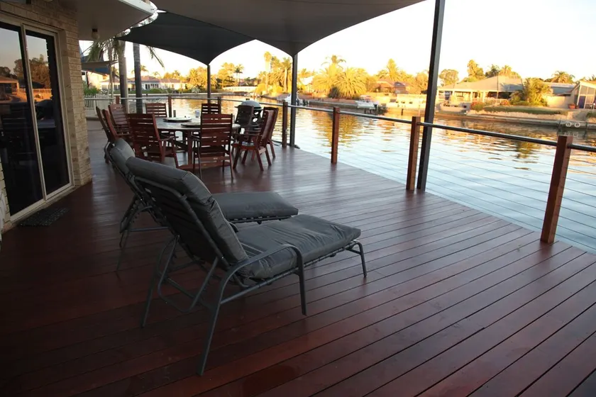 Waterfront Luxury Bo i dette veludstyrede og smukt vedligeholdt hjem! - Image 1