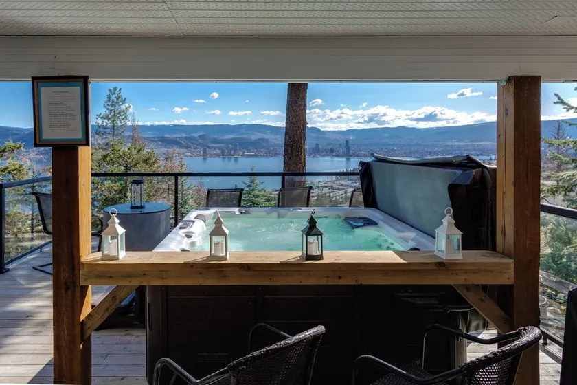 Incredible Lake & Mountain Views, Hot Tub & near Wineries, minutes to Kelowna! - Image 1