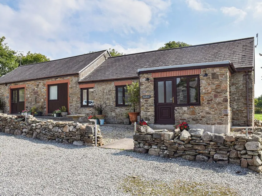 A peaceful farm stay within easy reach of stunning beaches and coastline. - Image 1