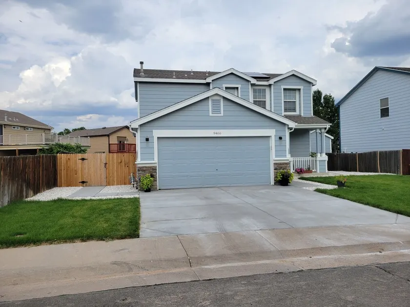 Come and enjoy this beautiful 3 -bedroom 2.5 bathroom - Image 1