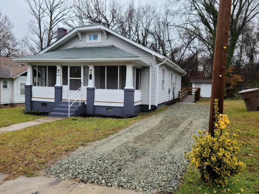 Next to Downtown Greensboro Bungalow Rooms - Image 1