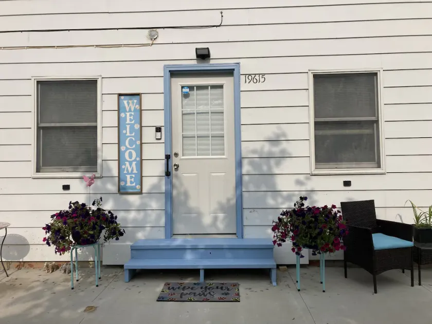 Two Story Country Setting 2 miles from down town. - Image 1