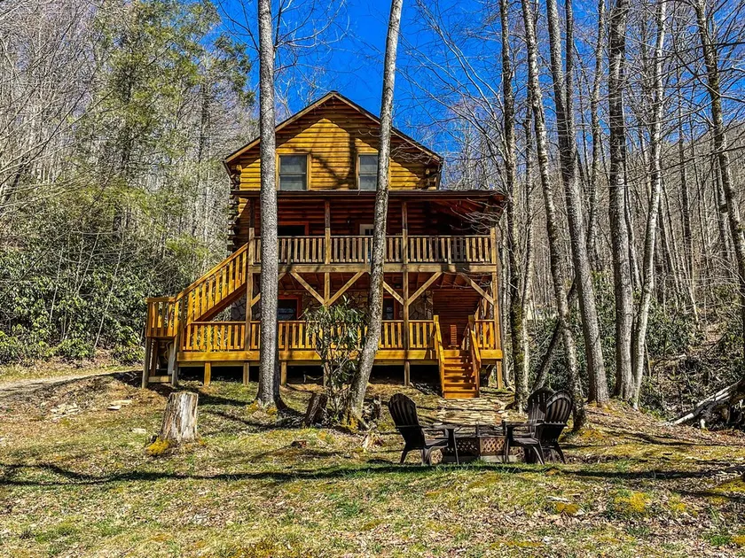 Mountain Bliss @4200ft: Panoramic Deck, Whispering Creek & Starlink! Near BRP - Image 1