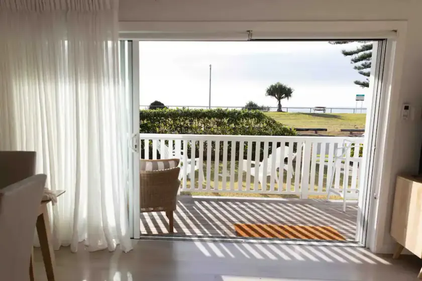 2 Bed apartment opposite the beach - Image 1