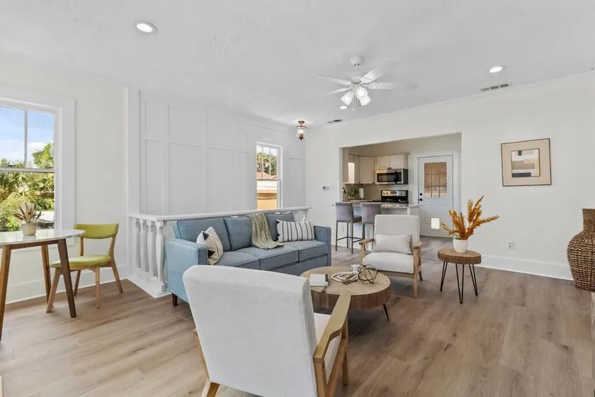 Carriage Manor- Right next to the  Fountain of Youth & Beach.\nPets are welcomed! - Image 1