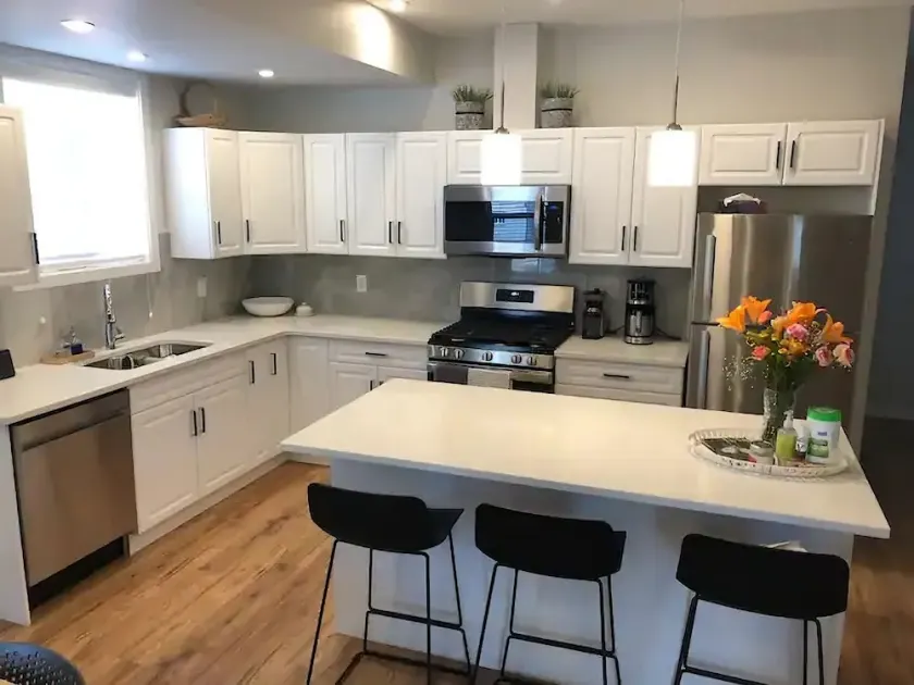 Modern, New 3 bedroom Oasis - Image 1