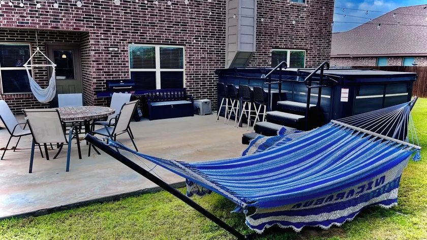 Spacious 5 Bedroom Home, Huge Swim Spa & Private Theater with Popcorn Machine! - Image 1