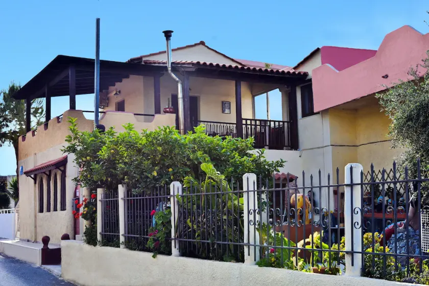 Gorgona Apt - Image 1