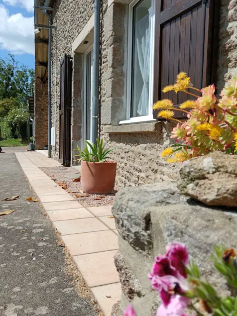 Country house in the heart of a village - Image 1