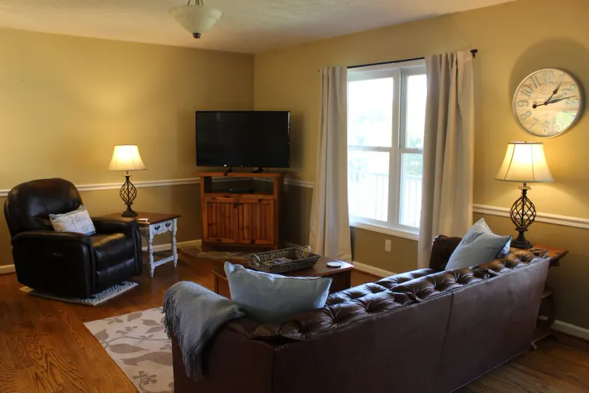 Juni's Place In The Country - Image 1