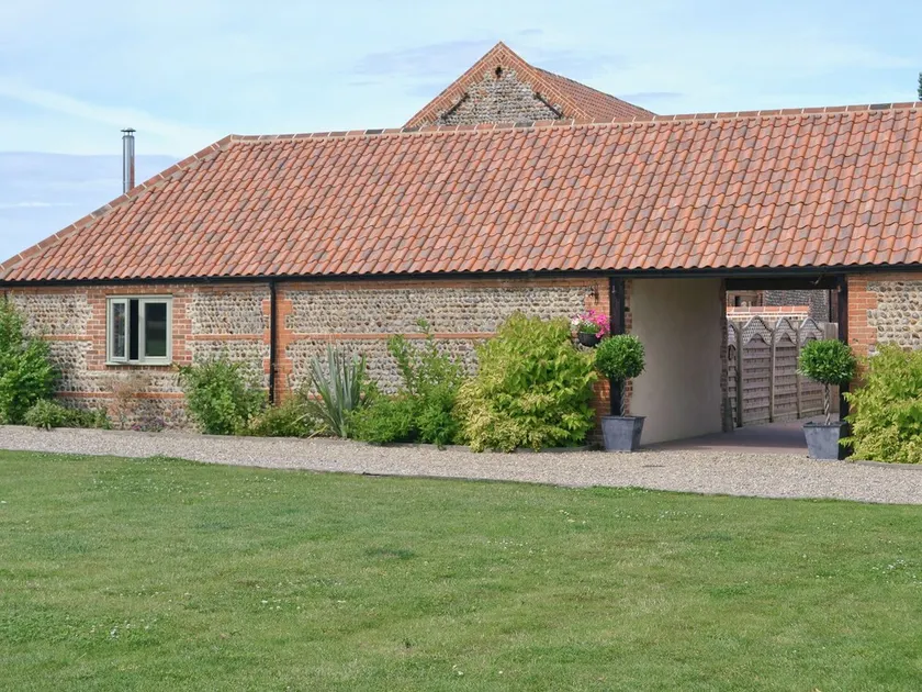 2 bedroom accommodation in Witton, near Happisburgh - Image 1