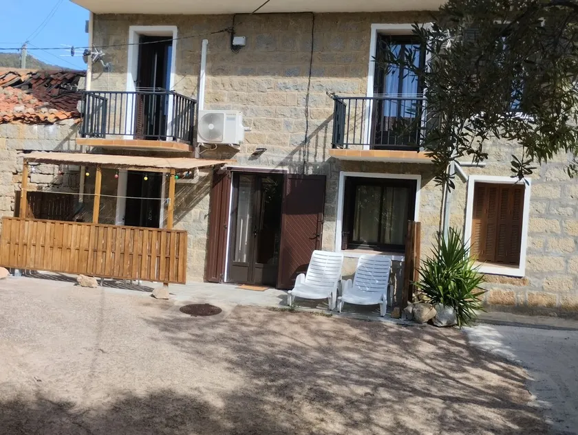 Hus i behagelig landsby i turistede Corse - Image 1