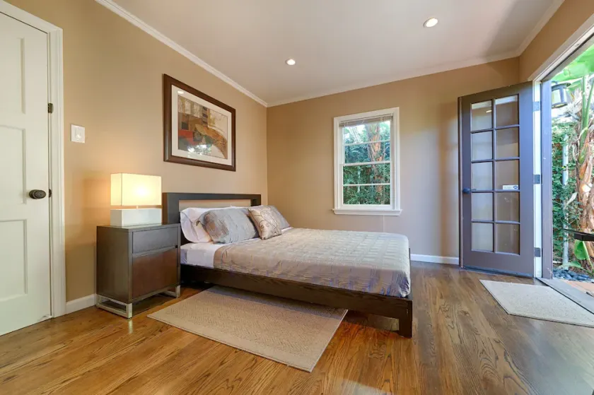 Beverly Grove Garden Suite - Image 1