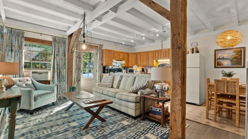 Private apartment in beautiful country barn - Image 1