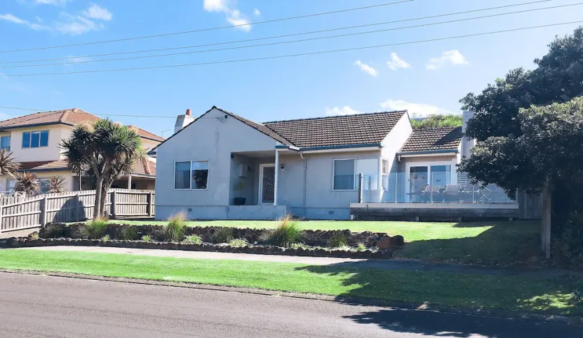 BEACH POINT COTTAGE, Pet Friendly, Walk to the Beach and Free WIFI - Image 1