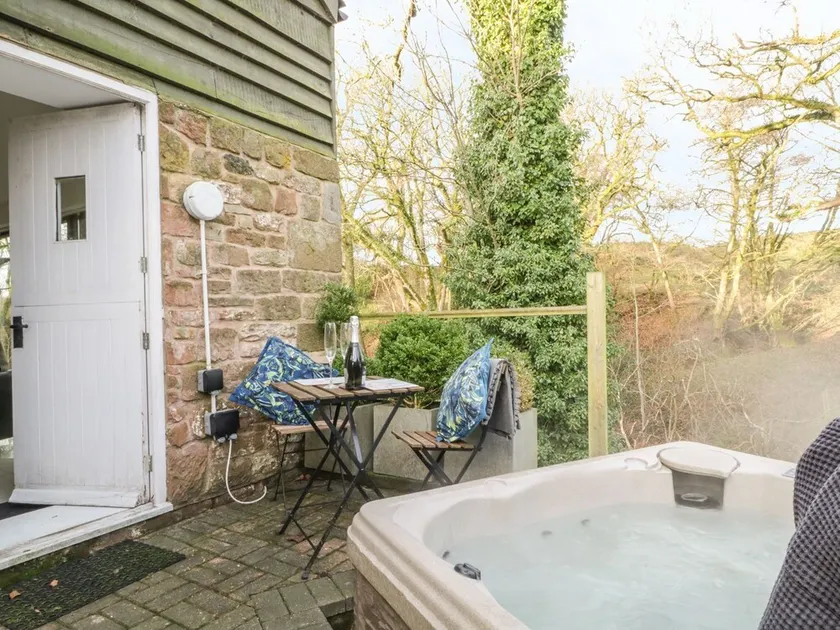 The Heronry, Netherby, a luxurious cottage ideal for a romantic break with hot tub in a rural setting - Image 1