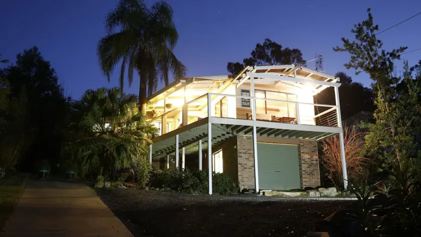 Blenheim Beach House - 3 mins from the door and the sands are between your toes - Image 1