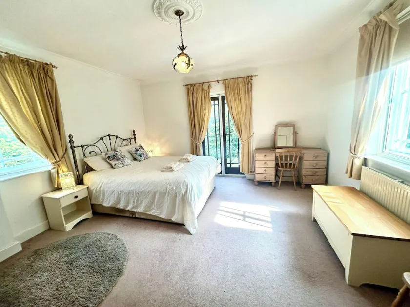 Private Lincoln Retreat - 4 Bedroom House - Image 1