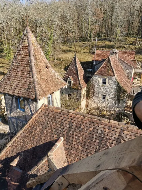 Near Sarlat. Montignac. Eyzies medieval house in the forest of the Château - Image 1