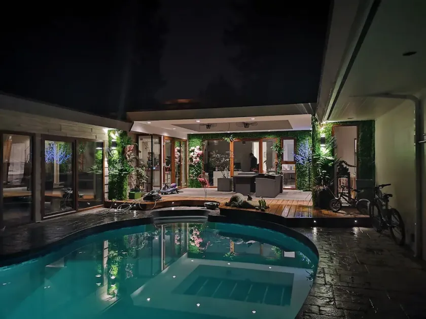 Lux White Rock Pool House Waterfront Resortlike - Image 1