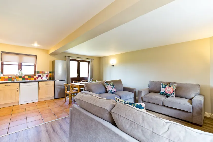 Farwell Cottage at Holiday Complex - Image 1