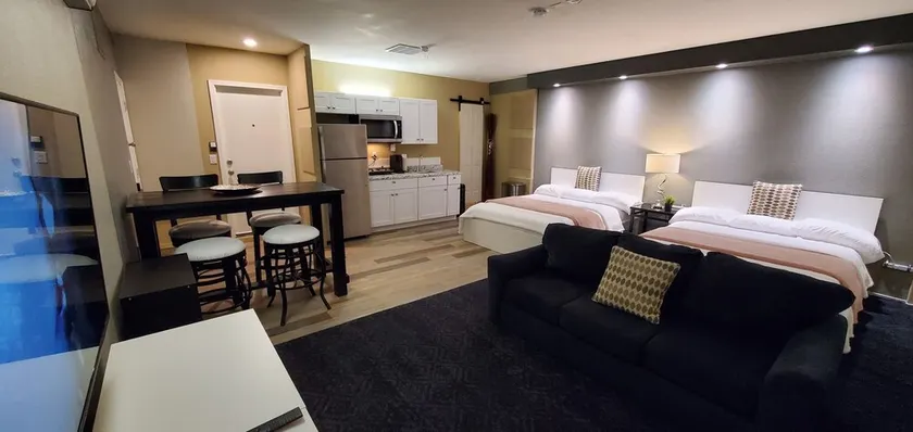 Modern Studio / 2 min from Phoenix Raceway & 12 min from State Farm Stadium!** - Image 1