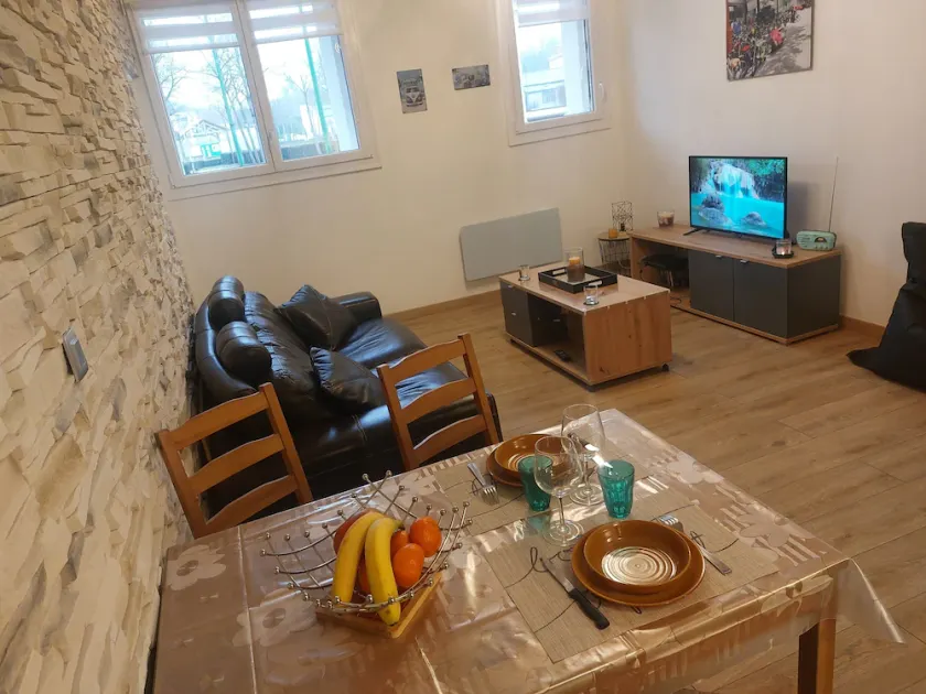 Apartment 300m from the center - Image 1