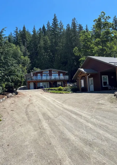 Lake Front Home & Cottage, Family Friendly, Private Beach, Dock and Buoy - Image 1