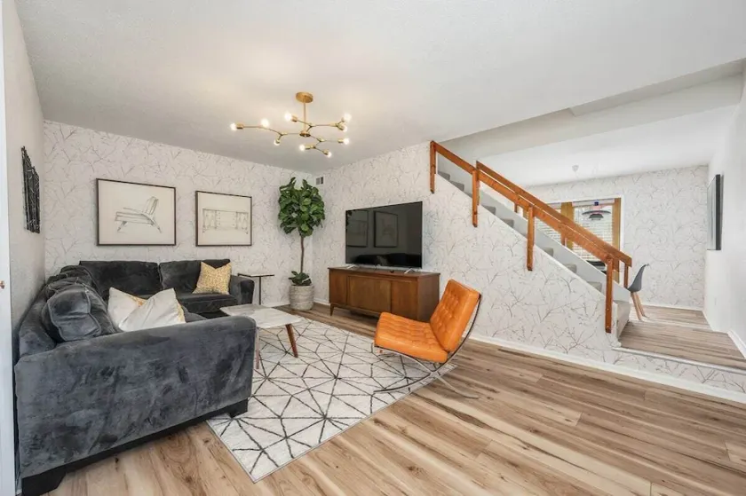 Wellspring Townhome - King Bed Suite minutes from Texas A&M  - Image 1