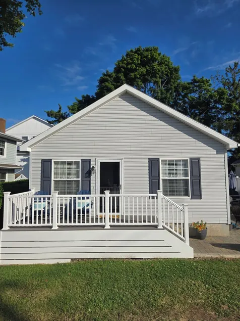2 Blocks to the Beach! Cozy 4BR Ranch, 9-Car Parking & Huge Patio - Image 1
