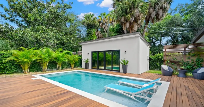 Luxe Executive Home HEATED Pool, Outdoor Fireplace,Guesthouse!! - Image 1