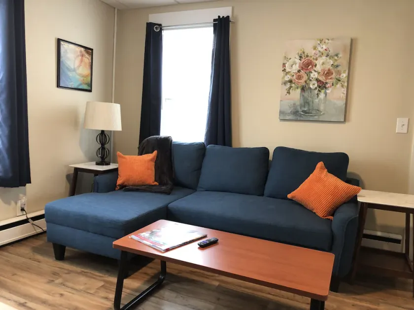 WHITE MOUNTAINS RENOVATED 1 BEDROOM on Ground Floor - Image 1