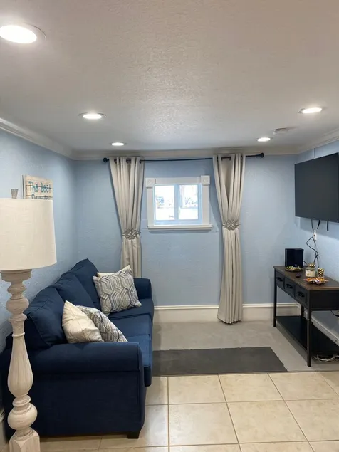 Cozy Condo - Image 1