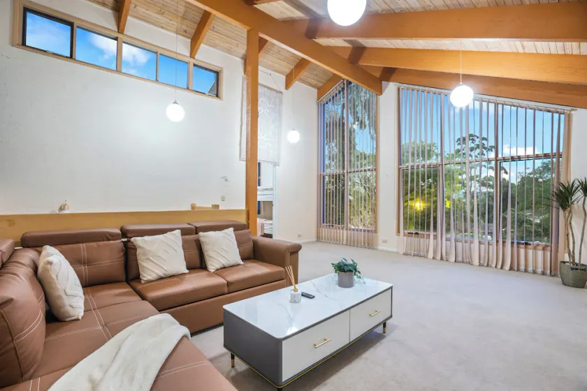 Stylish Retreat Family House 5BRM Wheelers Hill - Image 1