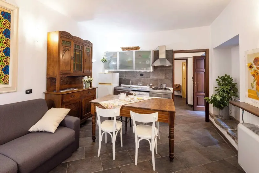 4-Person Courtyard Apartment - Image 1