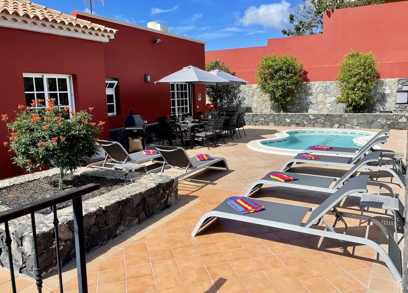 Spacious Villa in Quiet Location Close to Resorts - Image 1