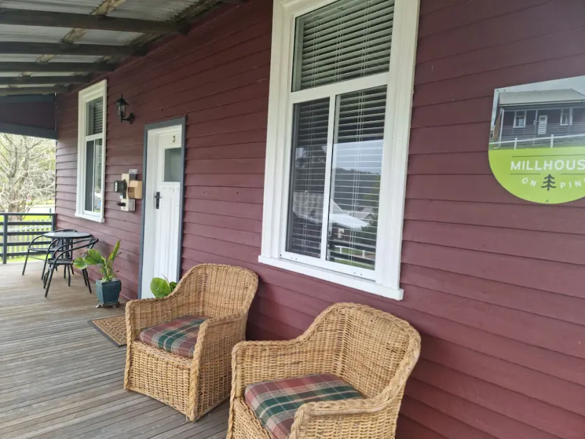 Heritage Timber Cottage - close to shops & amenities - Image 1