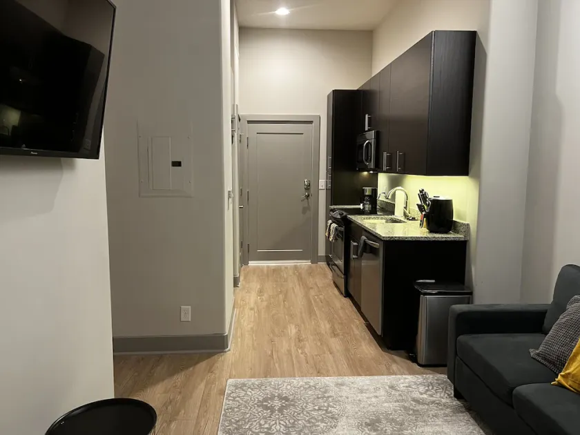 1 Bedroom High Rise Luxury Apartment - Image 1