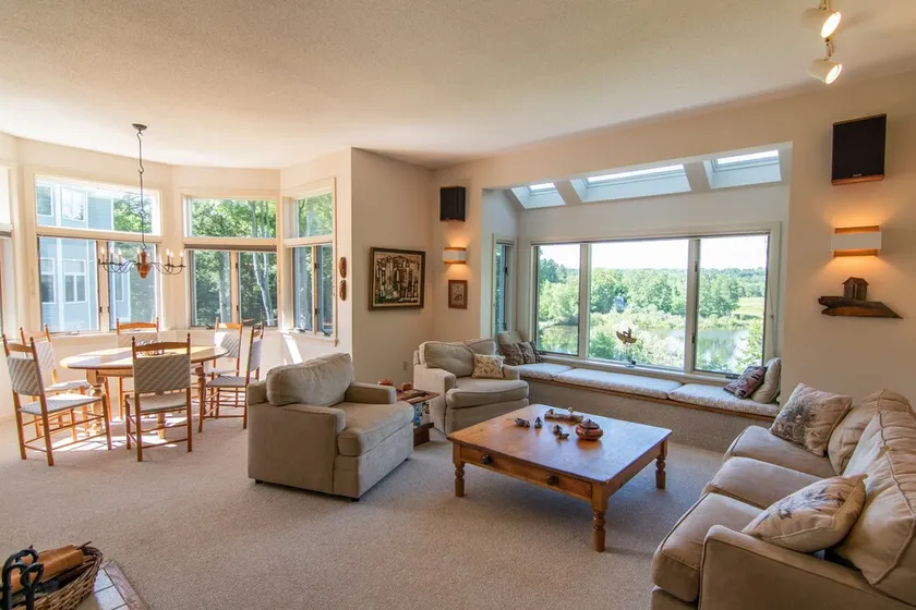 Rymlig, Lake View Condo nära Tanglewood i Berkshires hjärta! - Image 1