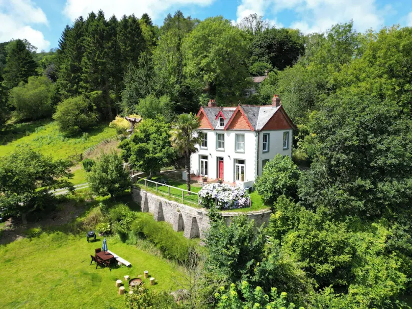 Private Dog-Friendly Devon Estate Near Coast & Coastal Walks - Image 1