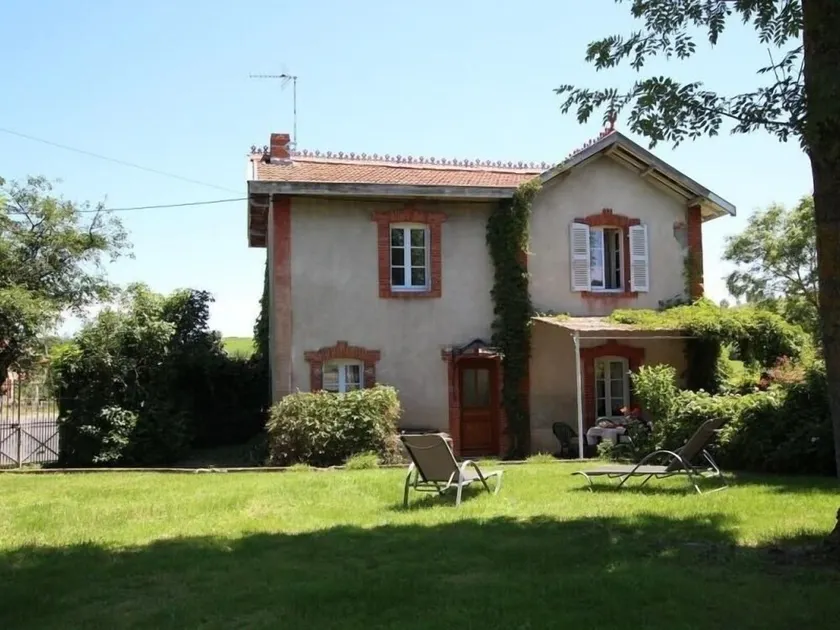 Maison de charme avec grand parc pour des vacances en famille au cœur de l'Auvergne - Image 1