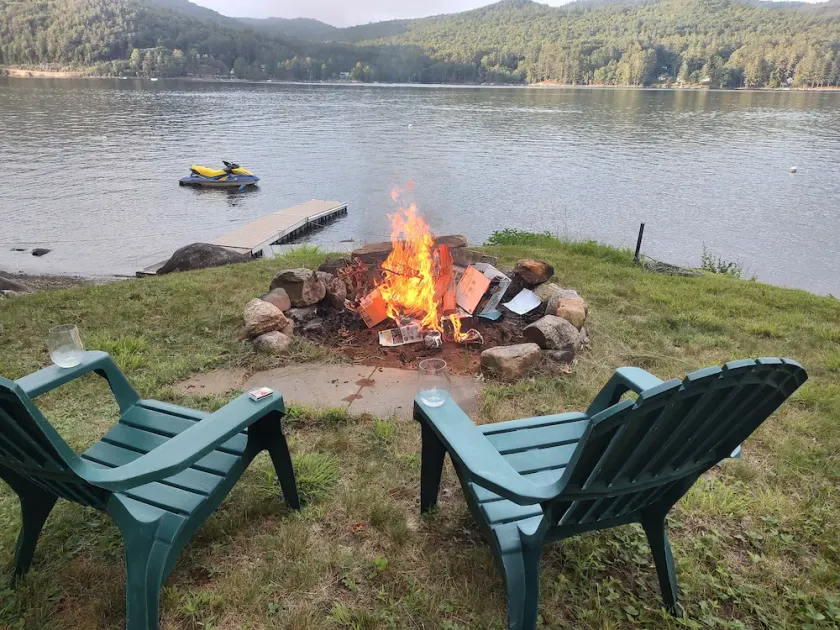 Gorgeous lake view - Image 1