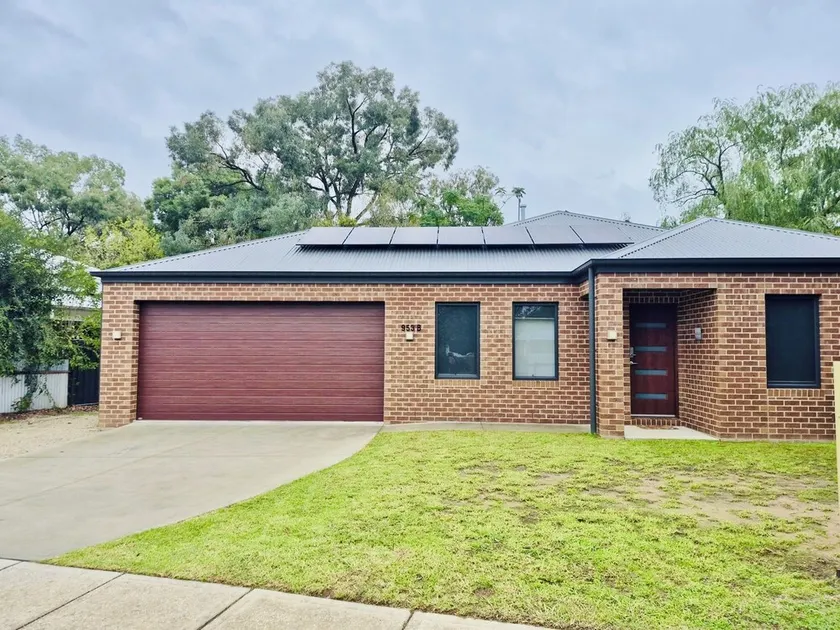 ★ Modern Home Near Town ★ 3 bed/2 Bath with Garage ★ - Image 1