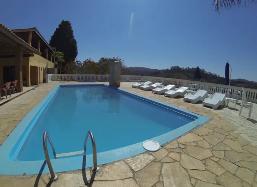 Wonderful property with 2 suites + 3 bedrooms with pool and barbecue area with extension. - Image 1
