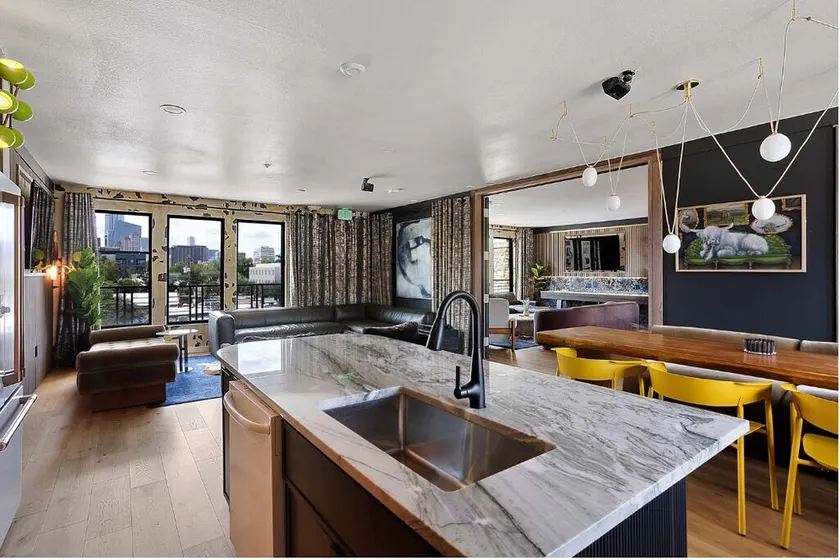 Helt vidunderlig, 8 BDRM - 22 senge - fantastisk udsigt med tagterrasse og pool - Image 1