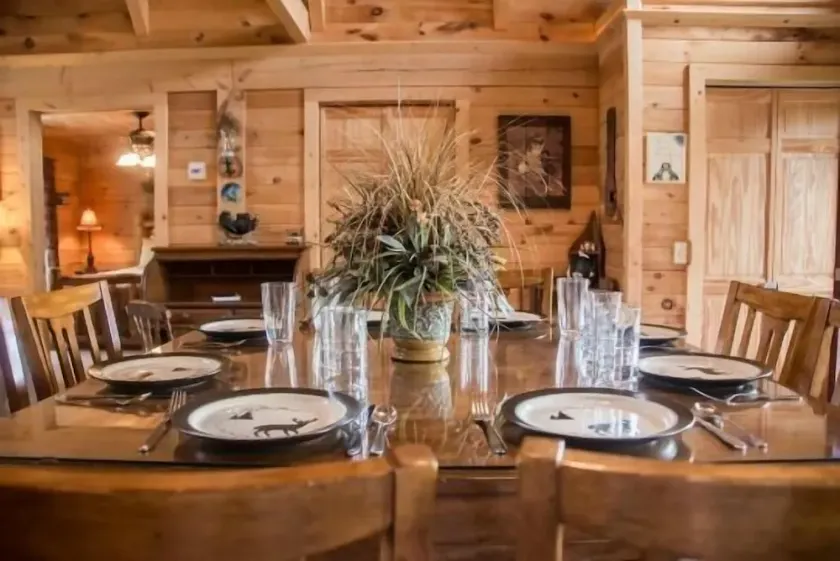 Traditional Log Cabin Near Big Cedar, PVT Fire Pit, Hot Tub, Scenic Woods, Trails End, Free Tickets! - Image 1