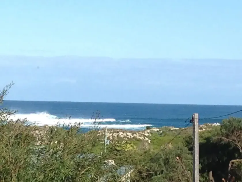 Retro Margaret River Beach Shack in Prevelly Park - Image 1
